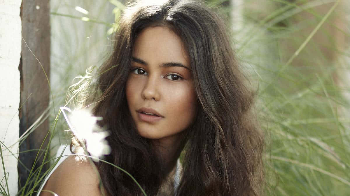 Courtney Eaton Natural Beauty Portrait Wallpaper