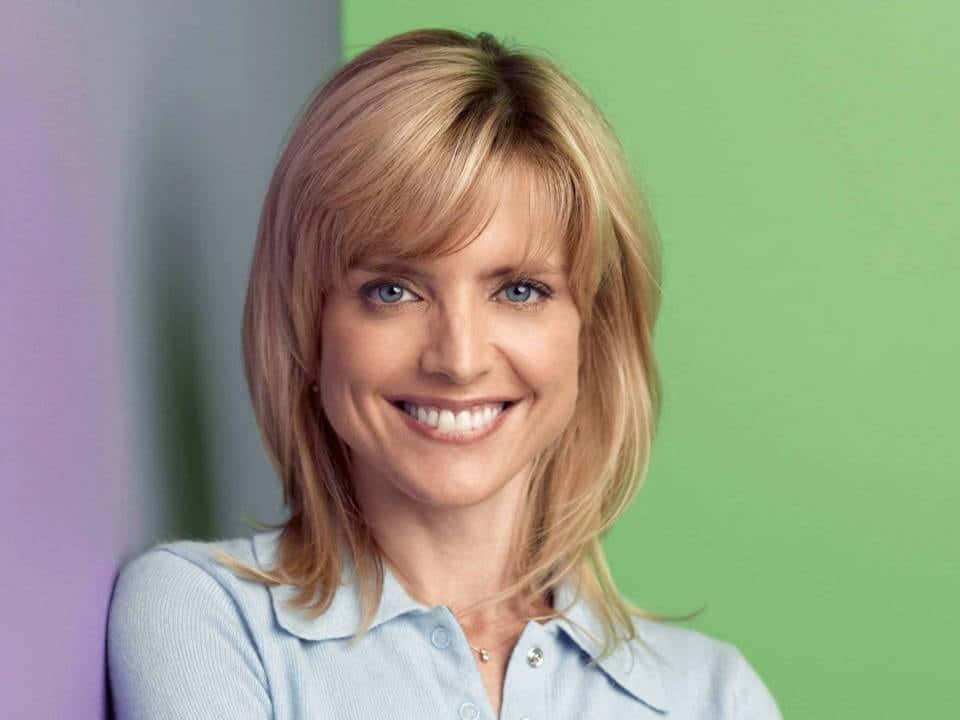 Courtney Thorne-smith: Radiant Beauty In Hollywood Wallpaper