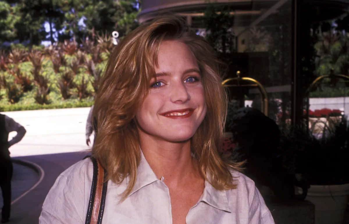 Courtney Thorne-smith Stuns In A Casual Photoshoot Wallpaper