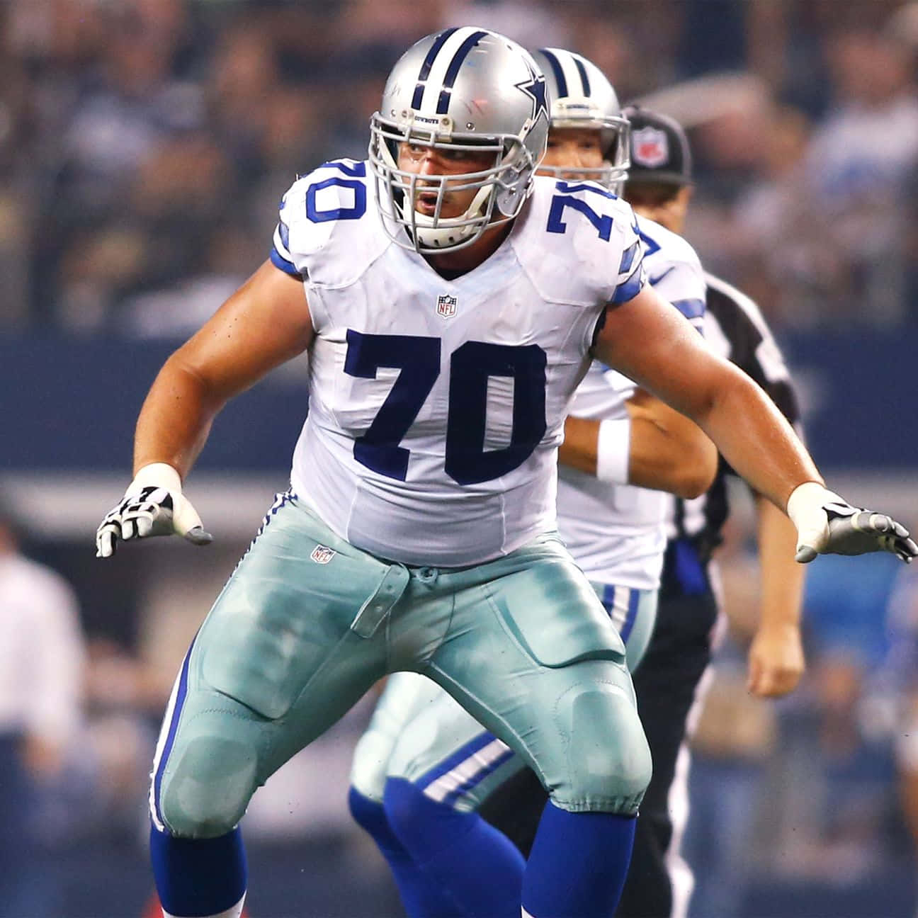 Dallas Cowboys Offensive Lineman Action Wallpaper