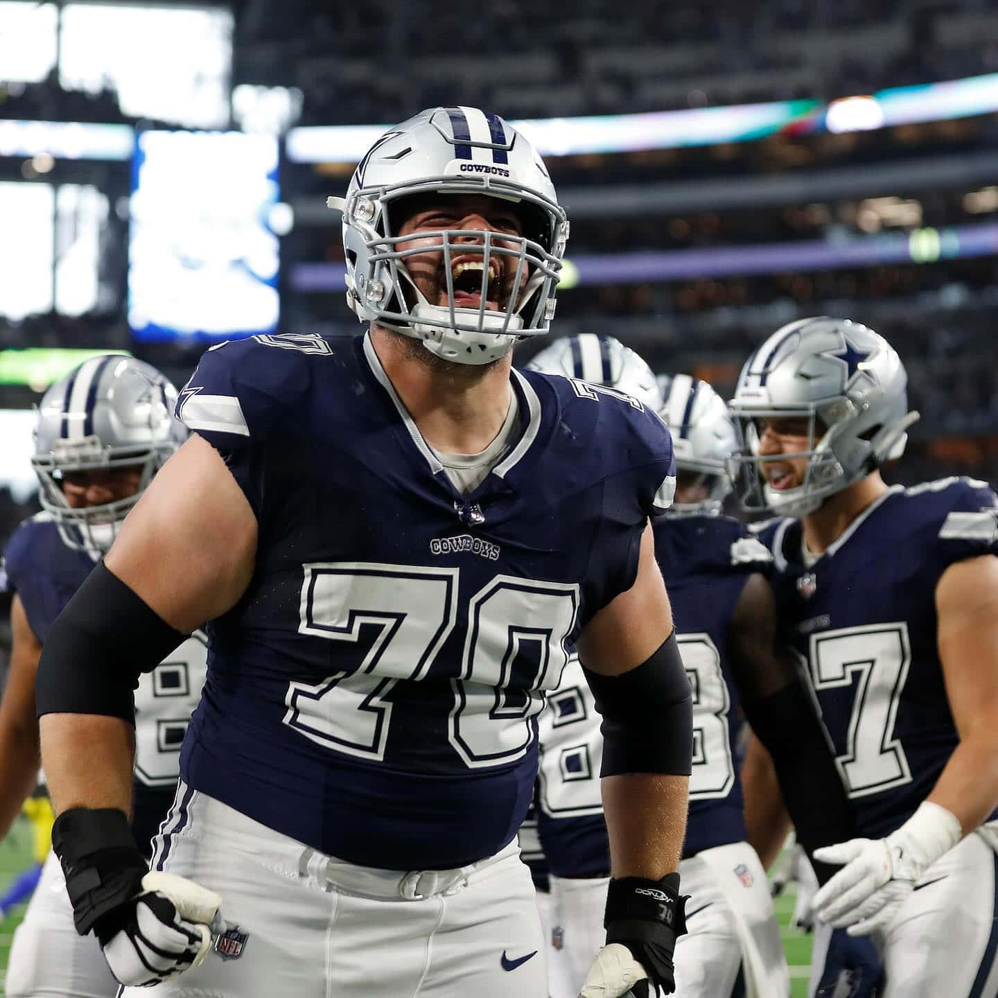 Dallas Cowboys Offensive Lineman70 Wallpaper