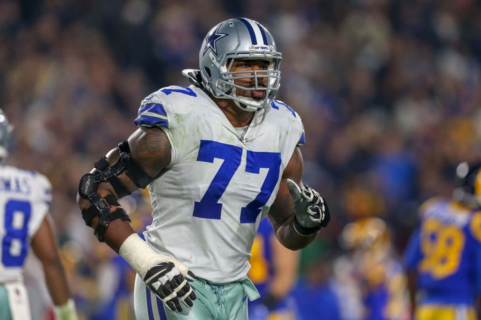 Dallas Cowboys Player77 In Action Wallpaper