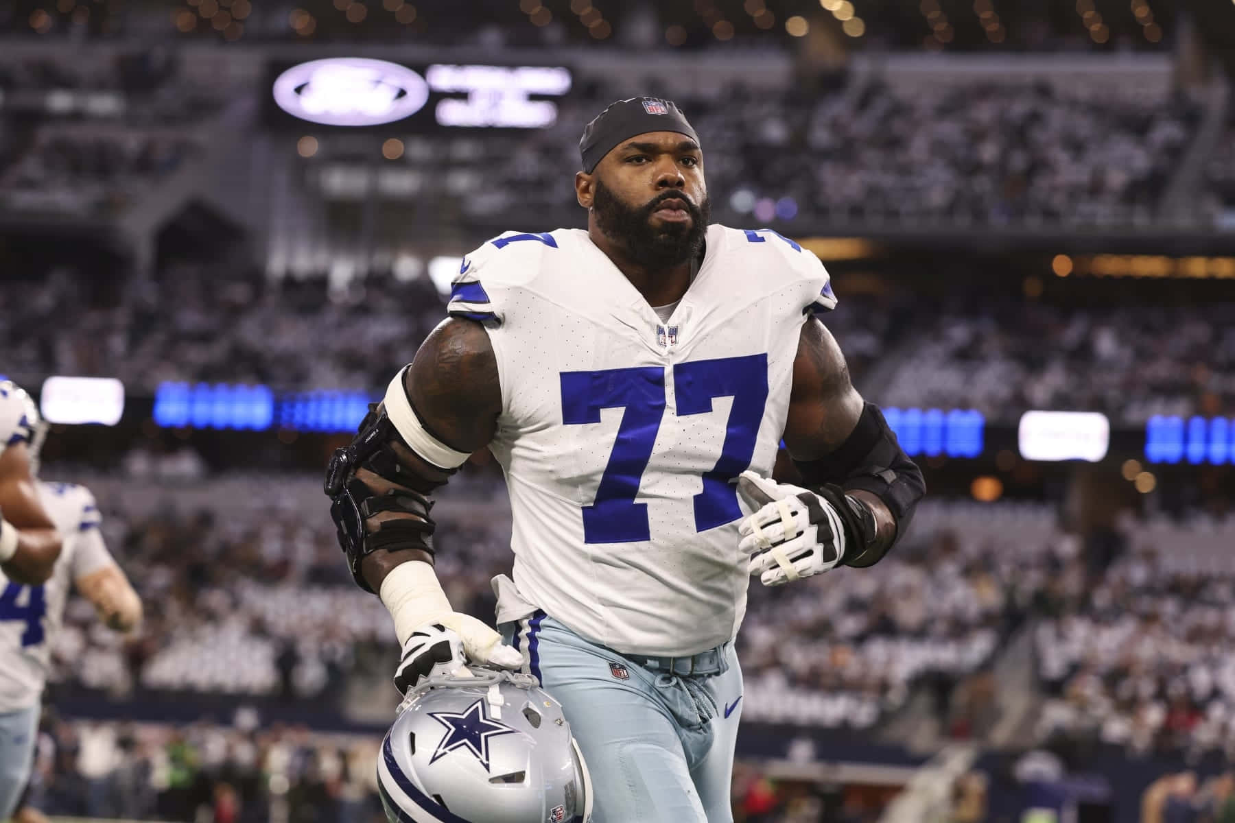 Dallas Cowboys Player77 On Field Wallpaper