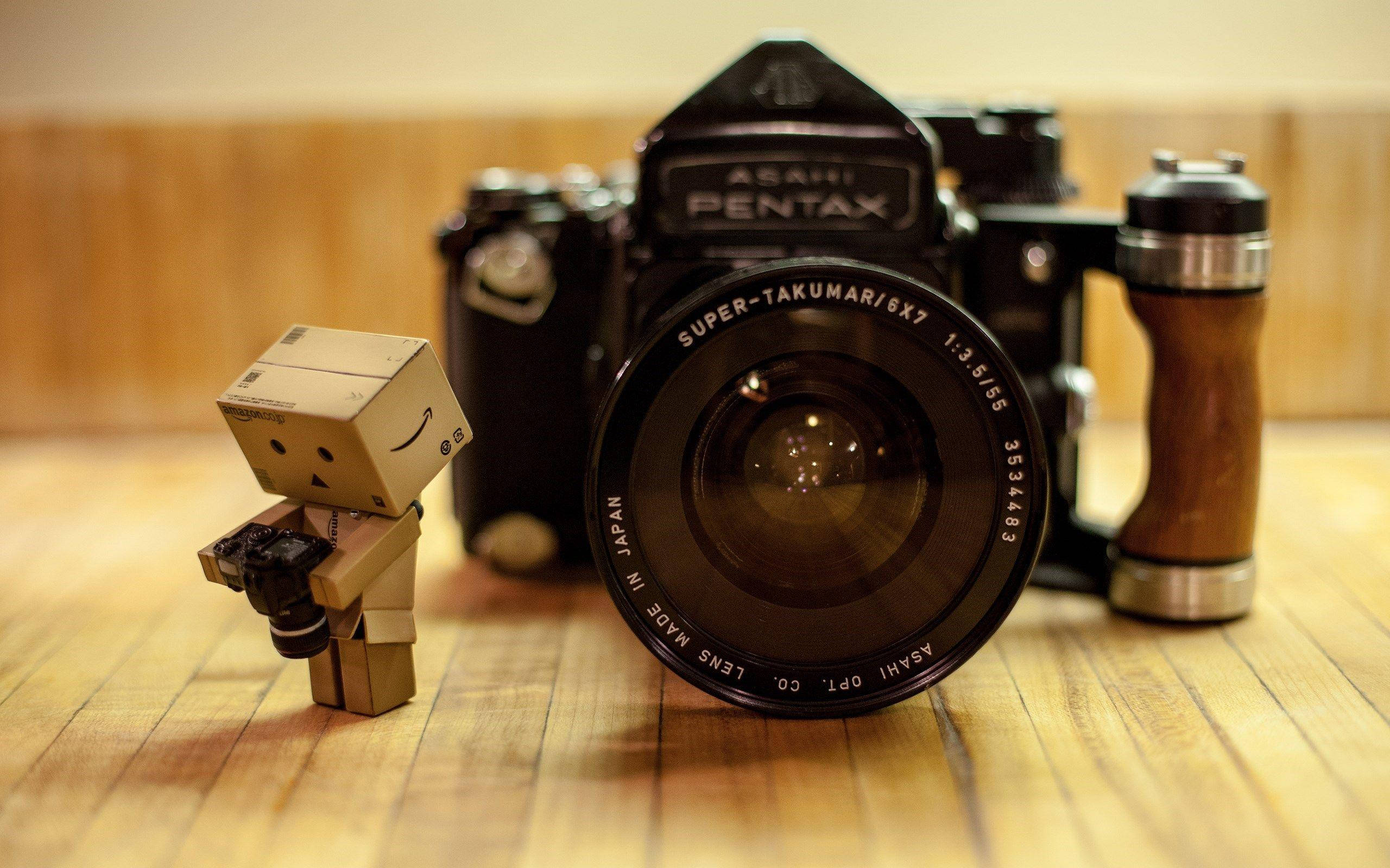 Danbo Discovering Photography - A Hd Camera Closeup Wallpaper