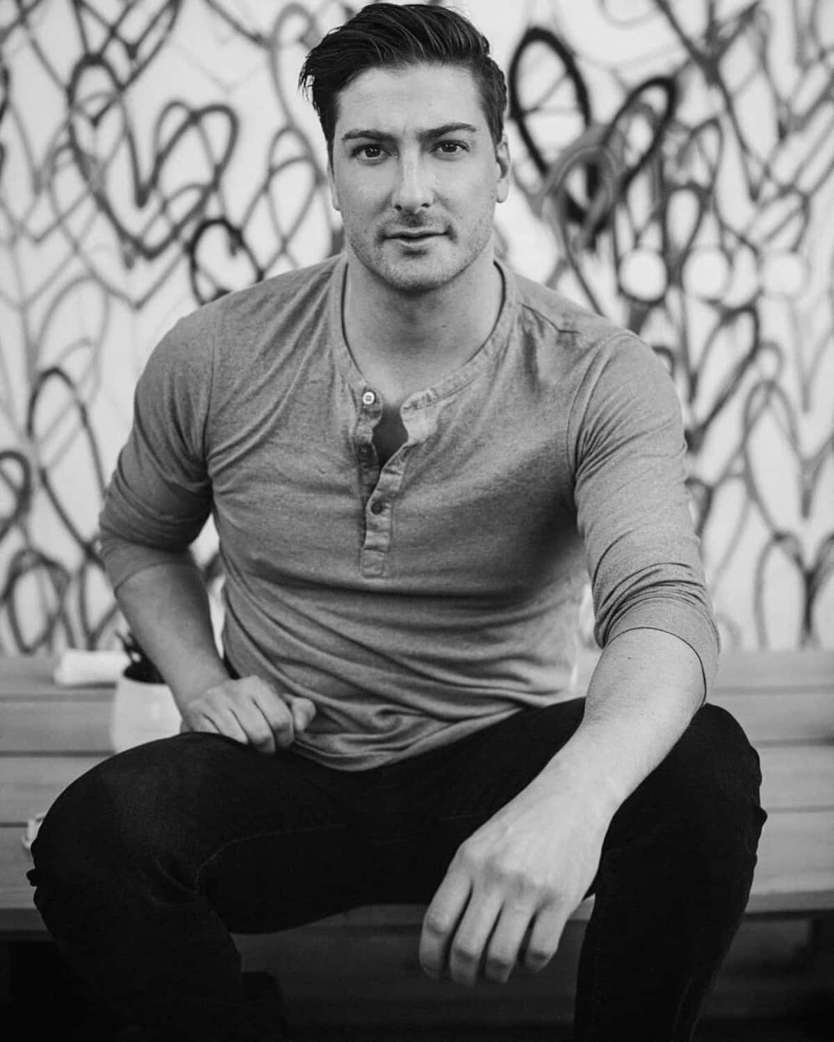 Daniel Lissing Casual Portrait Wallpaper