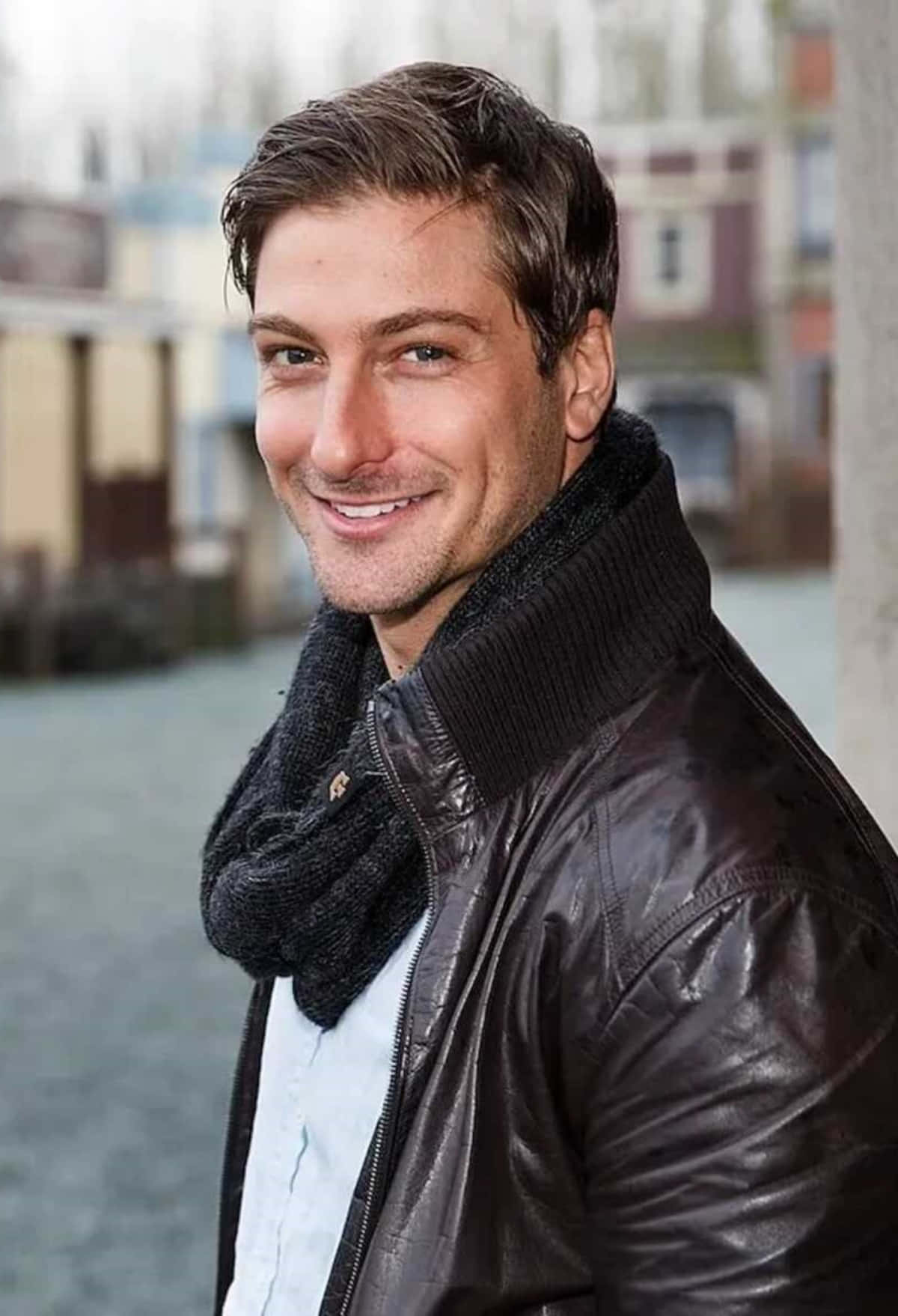 Daniel Lissing Smiling Leather Jacket Wallpaper