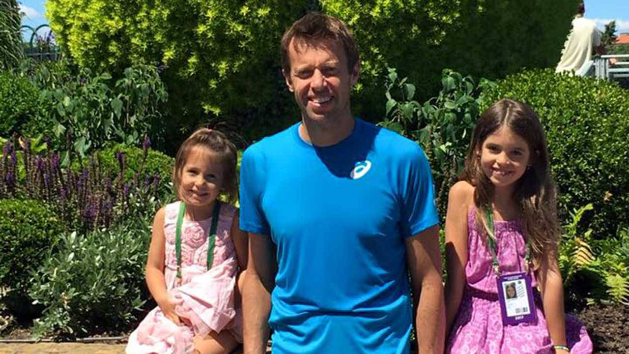 Daniel Nestor Smiling With Kids Wallpaper