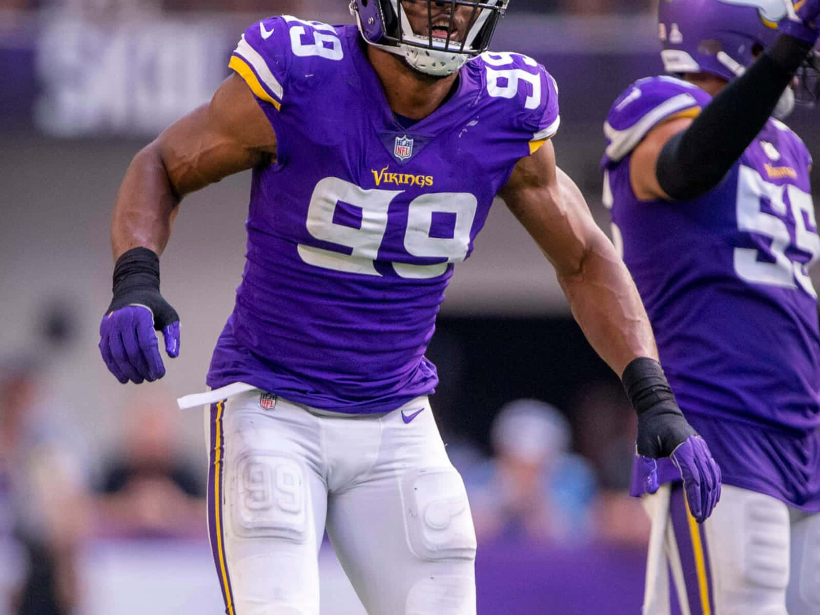 Danielle Hunter Minnesota Vikings In Action Wallpaper