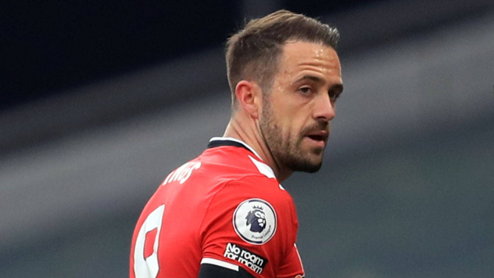 Danny Ings Frown Over Shoulder Wallpaper