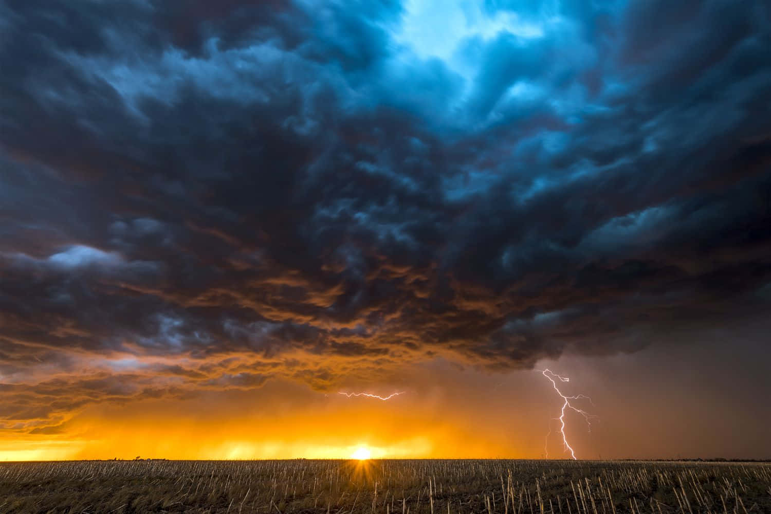 Dark Storm - A Powerful And Ominous Force In Nature Wallpaper