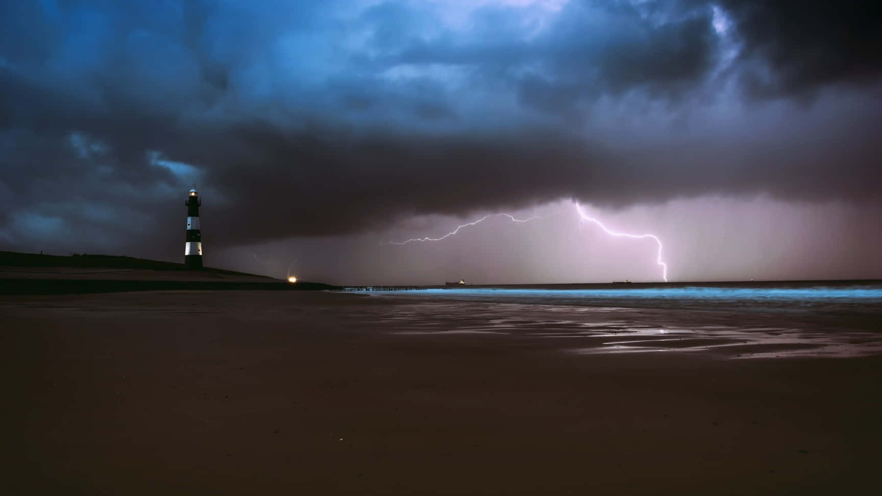 Dark Stormy Sky Over Ocean Wallpaper