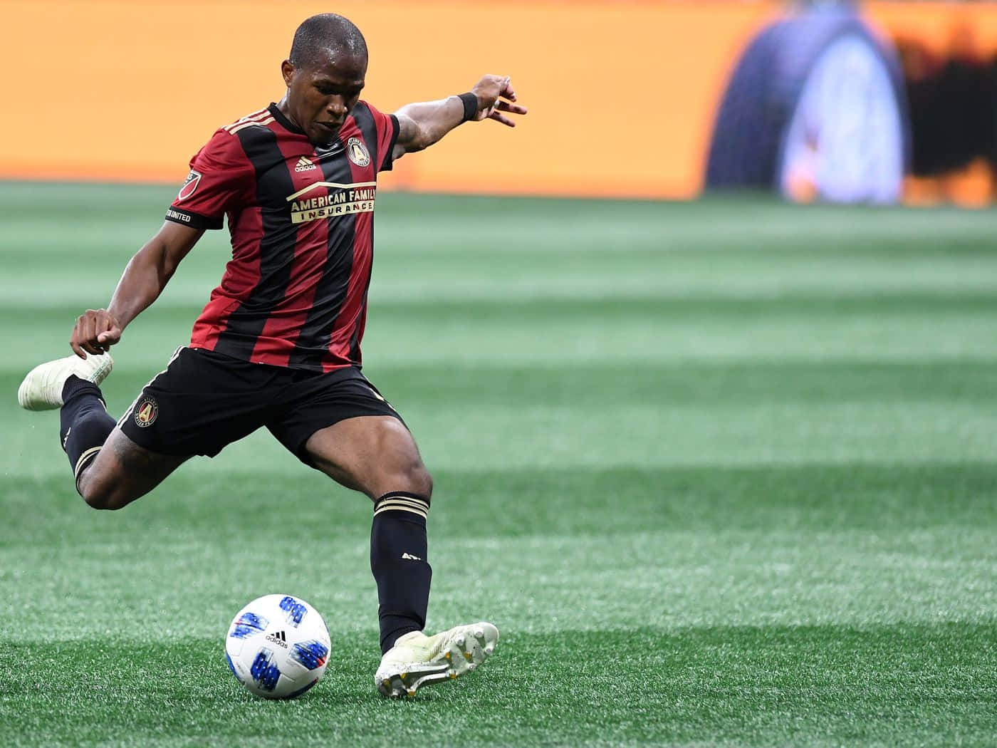 Darlington Nagbe Atlanta United Ball Kick Wallpaper