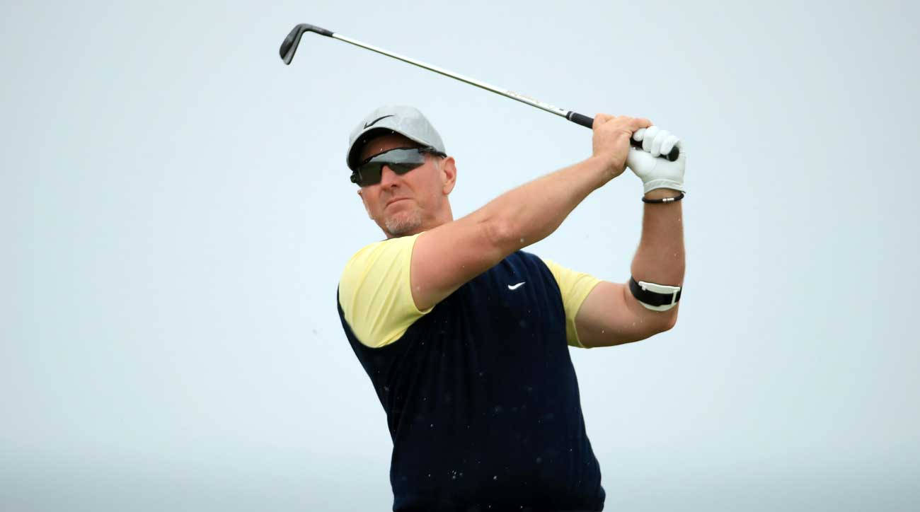 David Duval Holding Golf Club Firmly Wallpaper