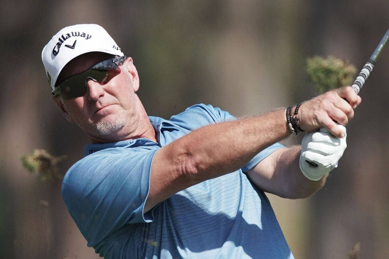 David Duval In Golf Sunglasses Wallpaper