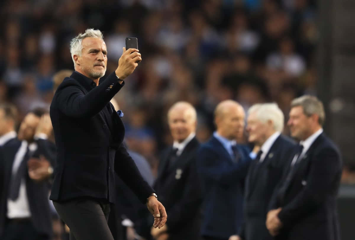 David Ginola Seflie Candid Photography Wallpaper