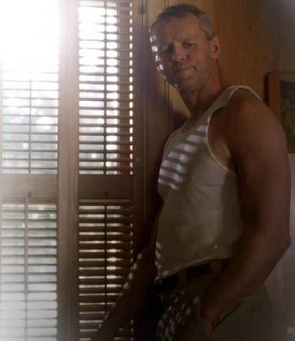 David Morse In White Tank Top Wallpaper