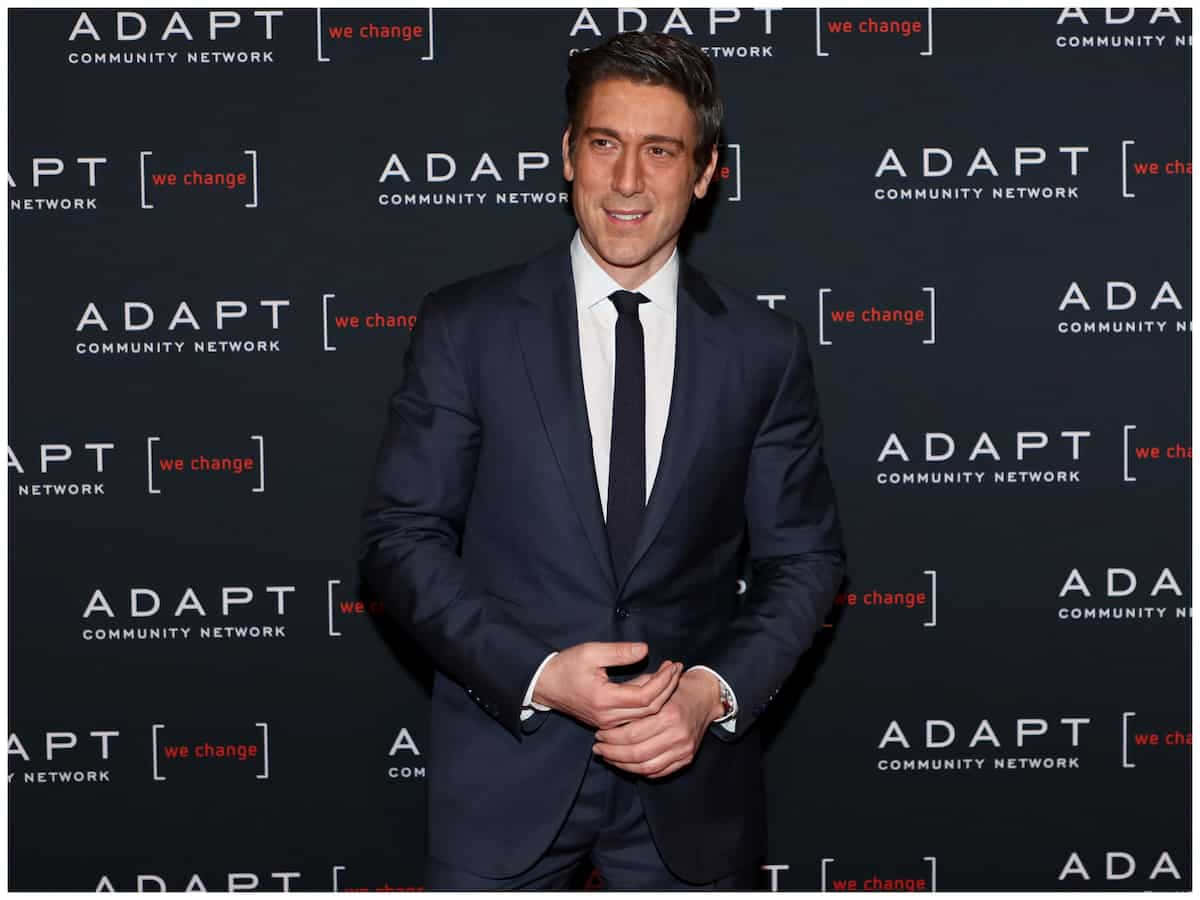 David Muir Attends 2022 Adapt Leadership Awards Wallpaper