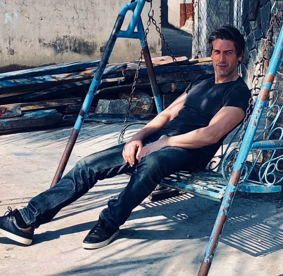 David Muir In Casual Attire Wallpaper