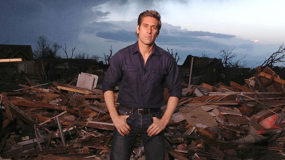 David Muir Reporting About Oklahoma Tornado Wallpaper