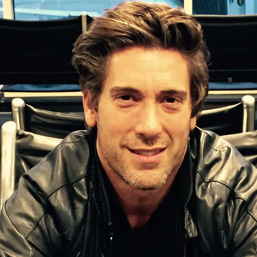 David Muir Wearing Leather Jacket Wallpaper