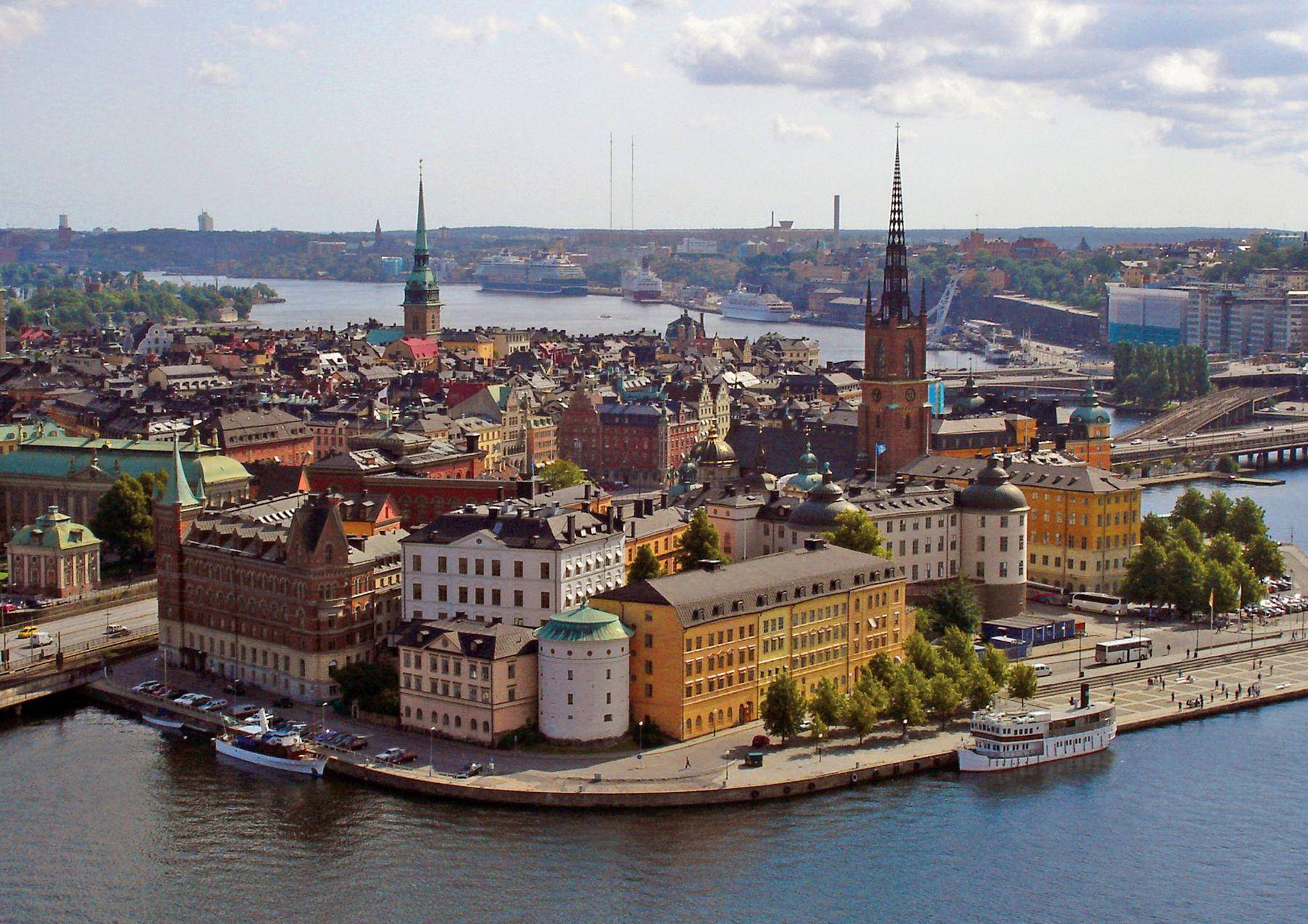 Daytime In Center Of Stockholm Wallpaper