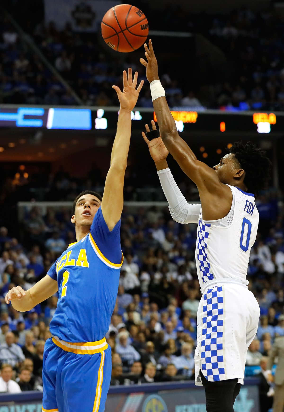 De'aaron Fox Against Lonzo Ball Wallpaper