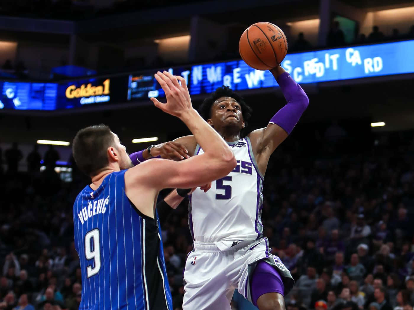 De'aaron Fox Posterized Dunk Nba Wallpaper