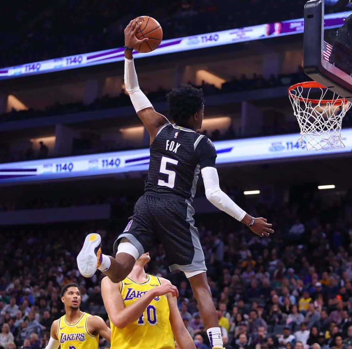 De'aaron Fox Posterized Dunk Wallpaper