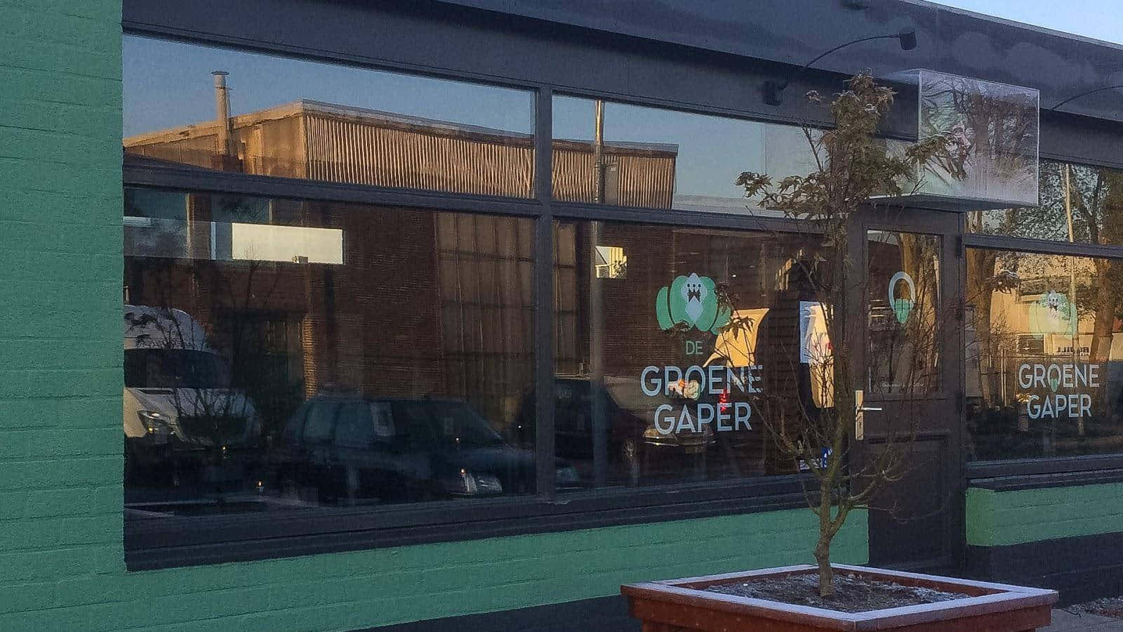 De Groene Gaper Storefront Hoofddorp Wallpaper