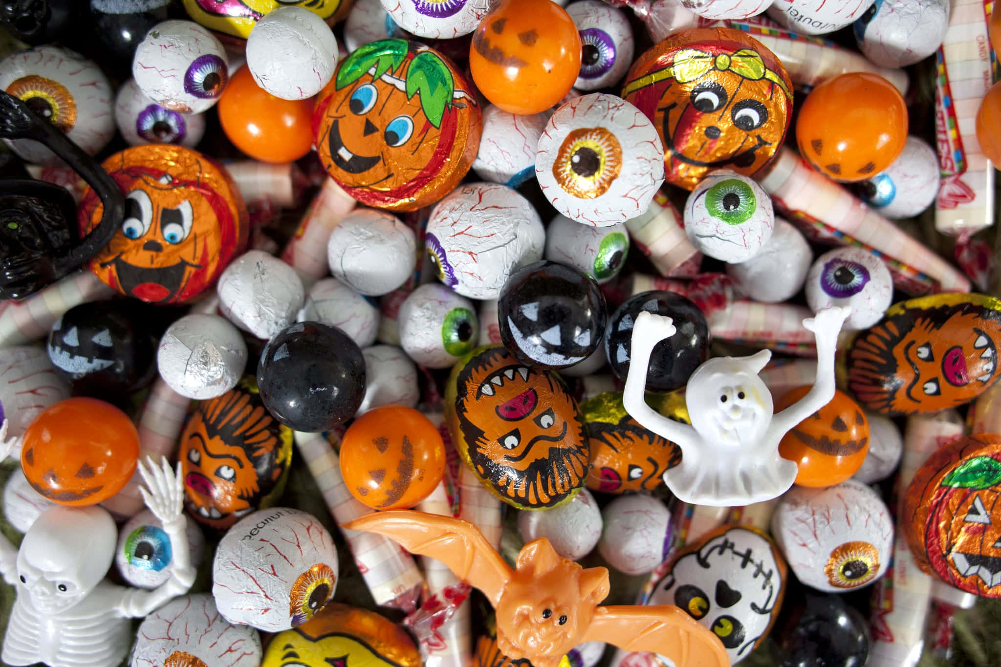 Delicious Halloween Treats Waiting To Be Enjoyed Wallpaper