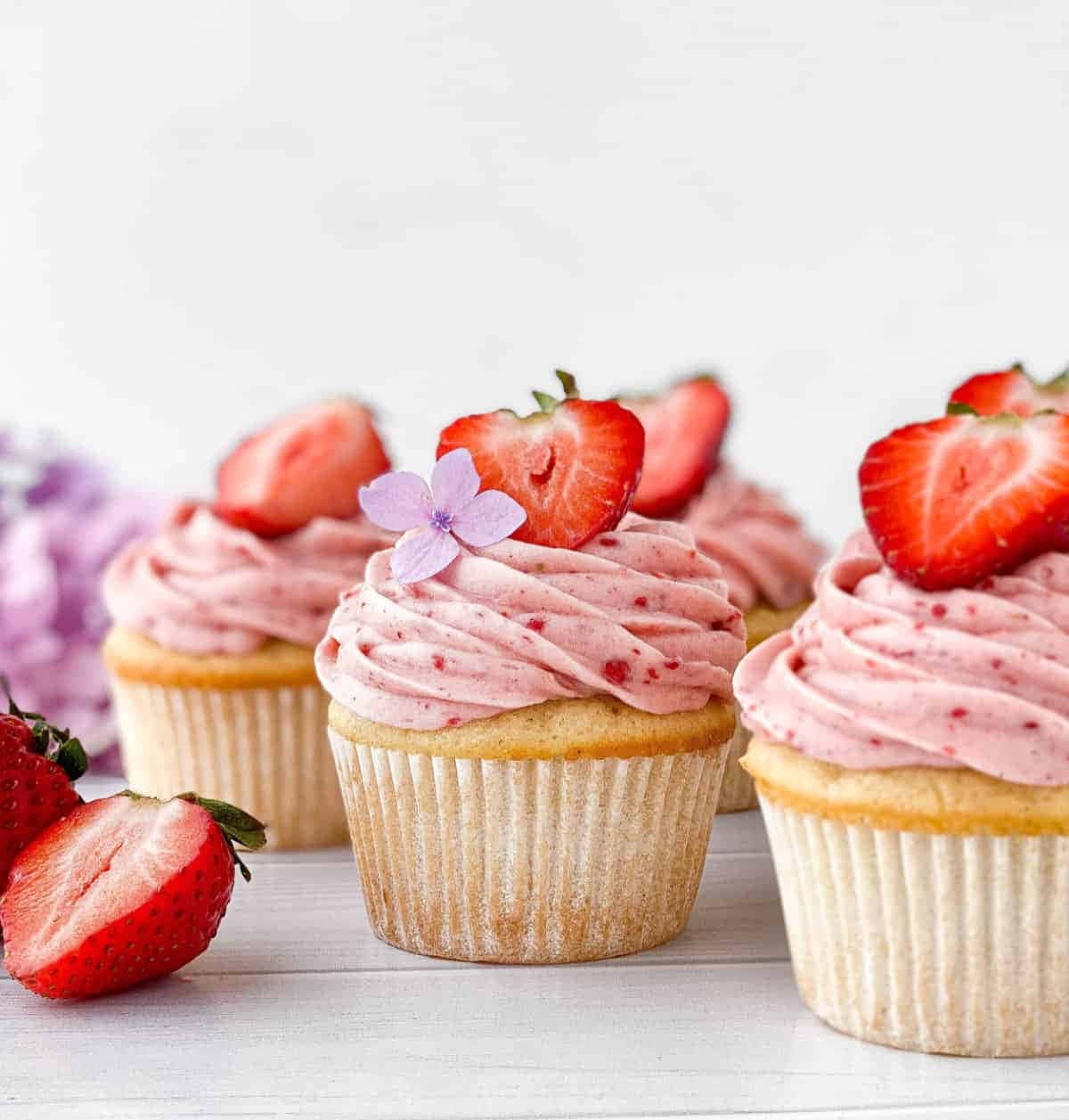 Delicious Pink Cupcakes Wallpaper