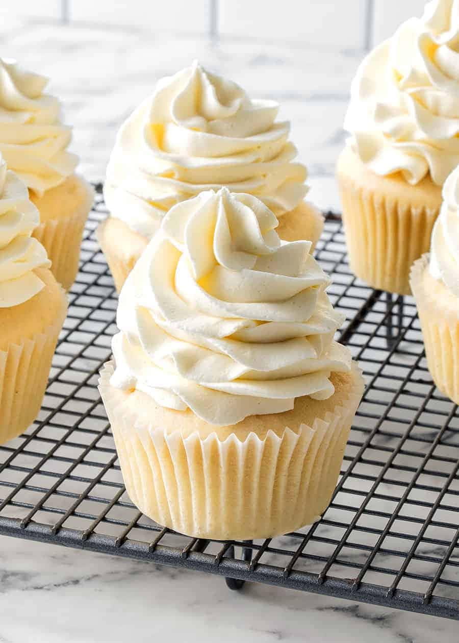 Deliciously Decadent Buttercream Wallpaper