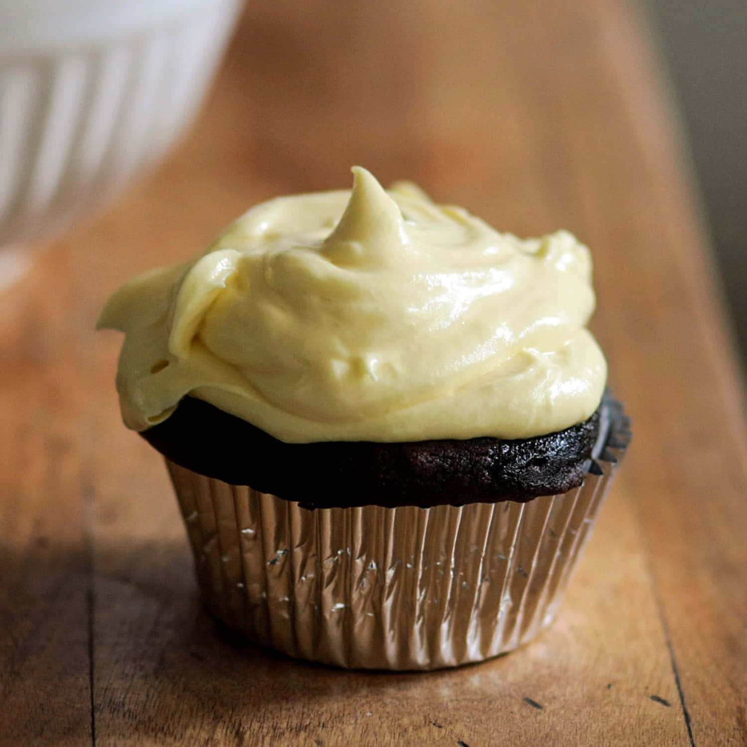 Delightful Buttercream Frosting On A Golden Cupcake Wallpaper