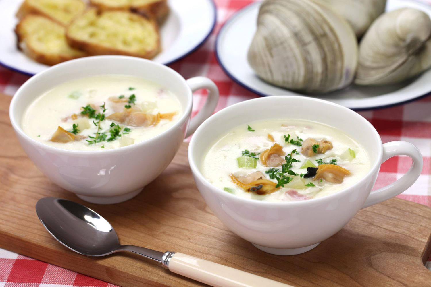 Delightful New England Clam Chowder With Toasted Bread Wallpaper