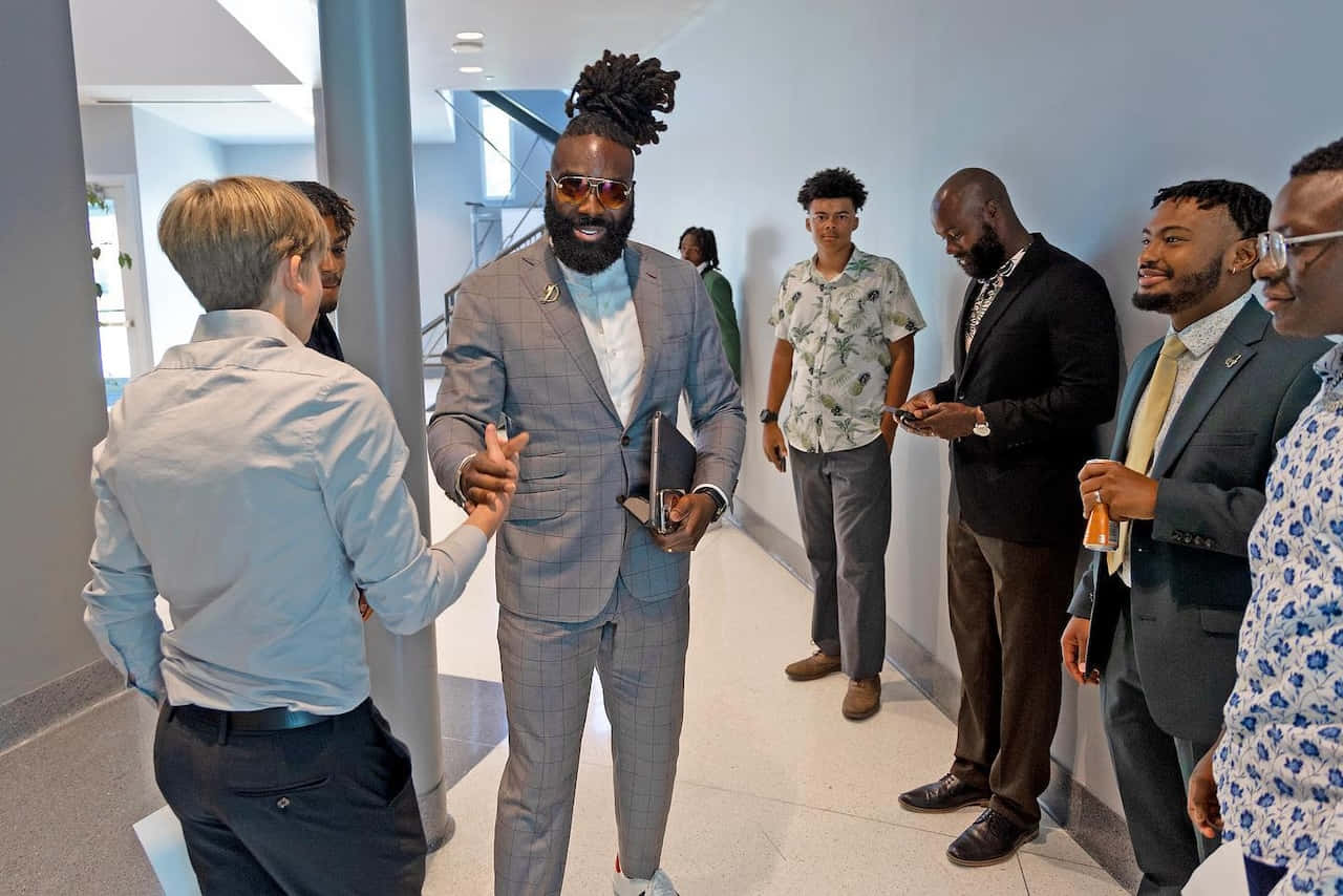 Demario Davis Professional Event Interaction Wallpaper