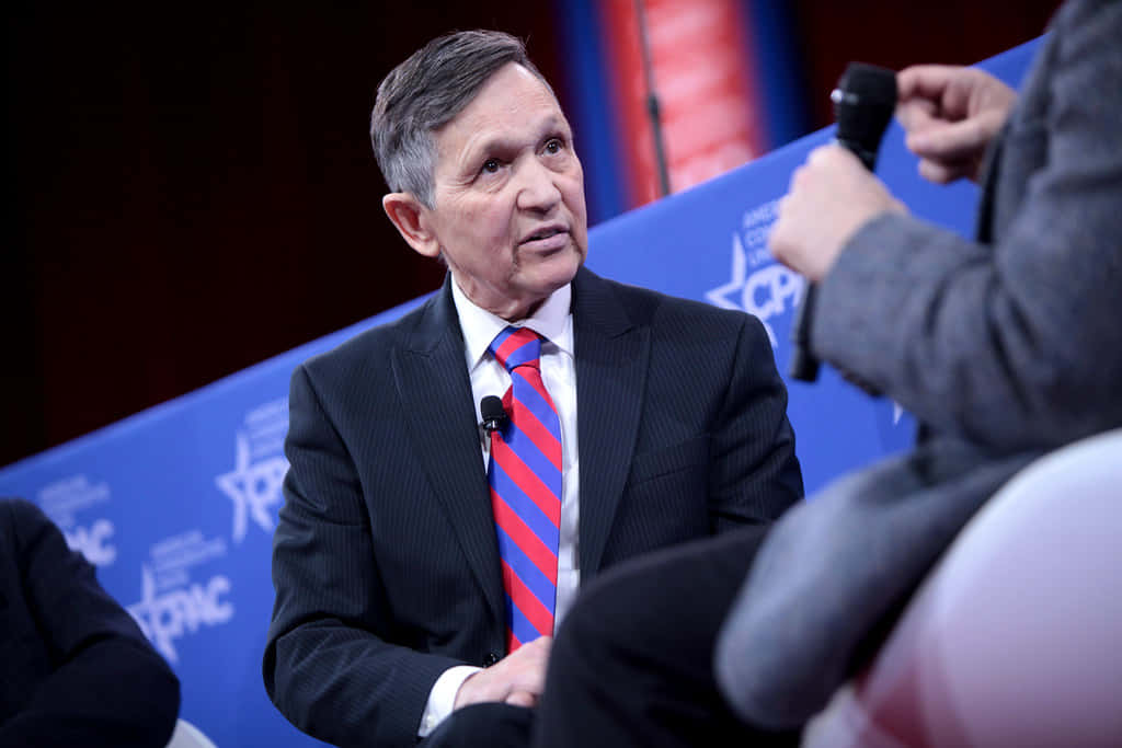 Dennis Kucinich Listening To A Person Wallpaper