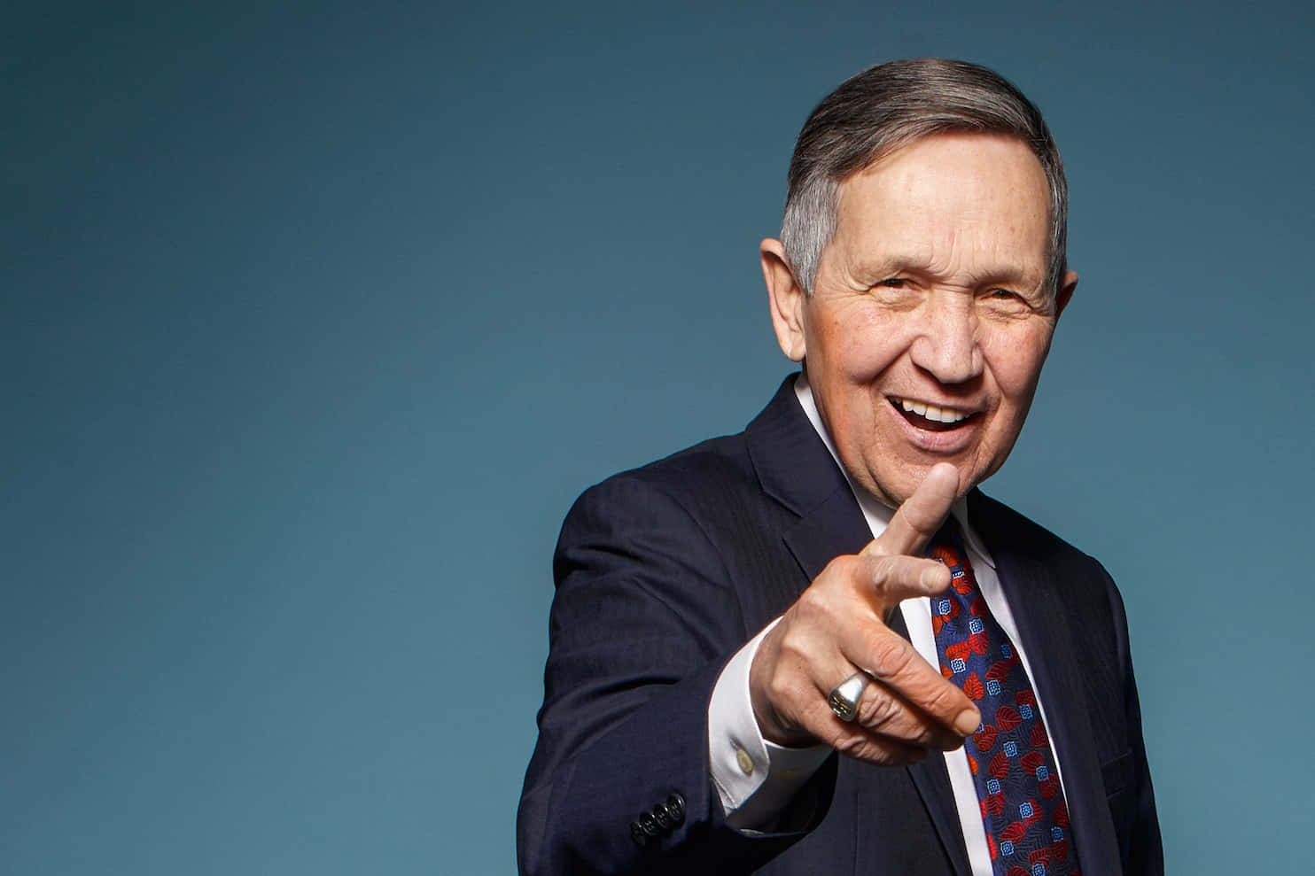 Dennis Kucinich Pointing A Hand Forward Wallpaper