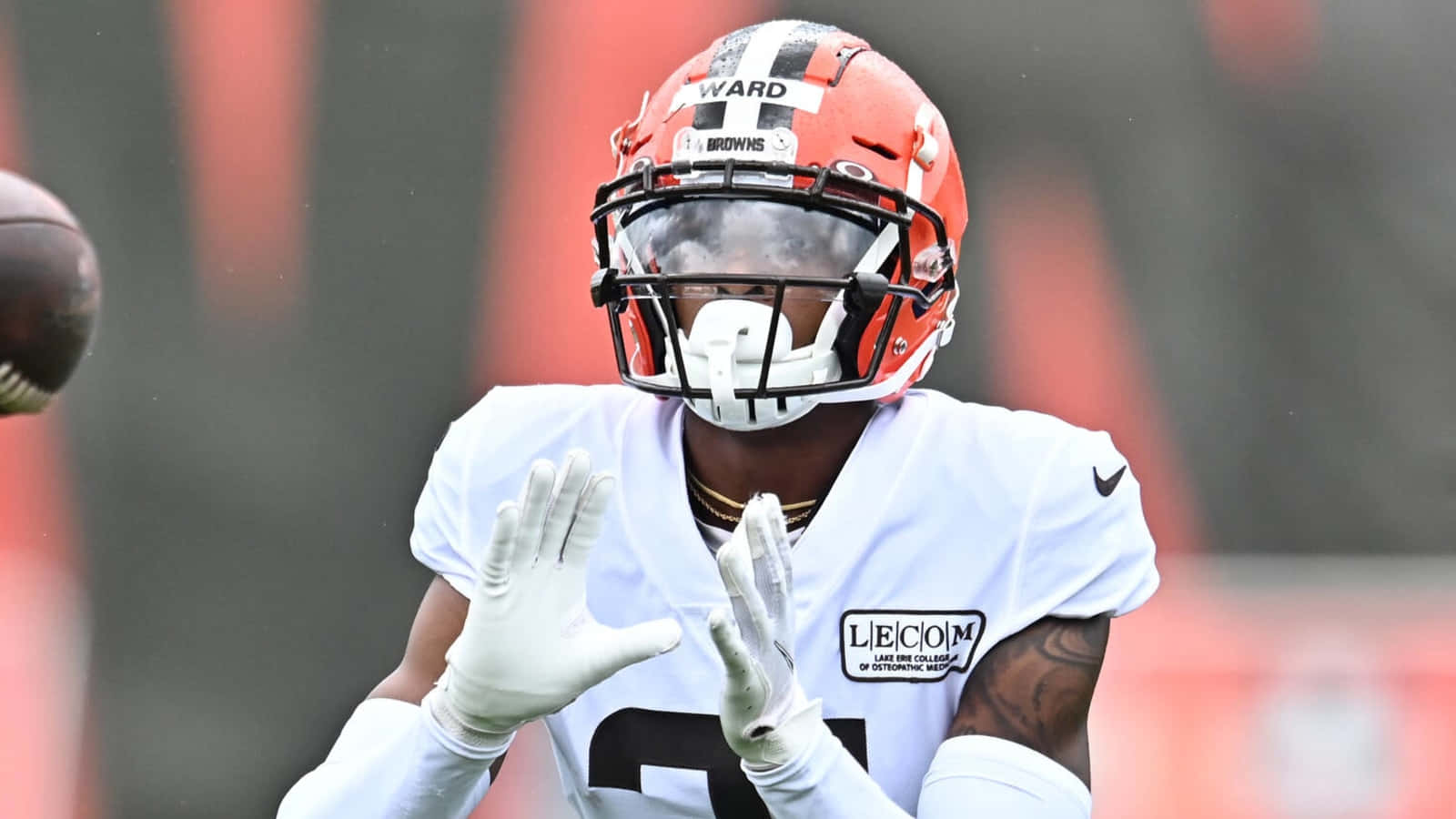 Denzel Ward Cleveland Brown Catching Pass Wallpaper