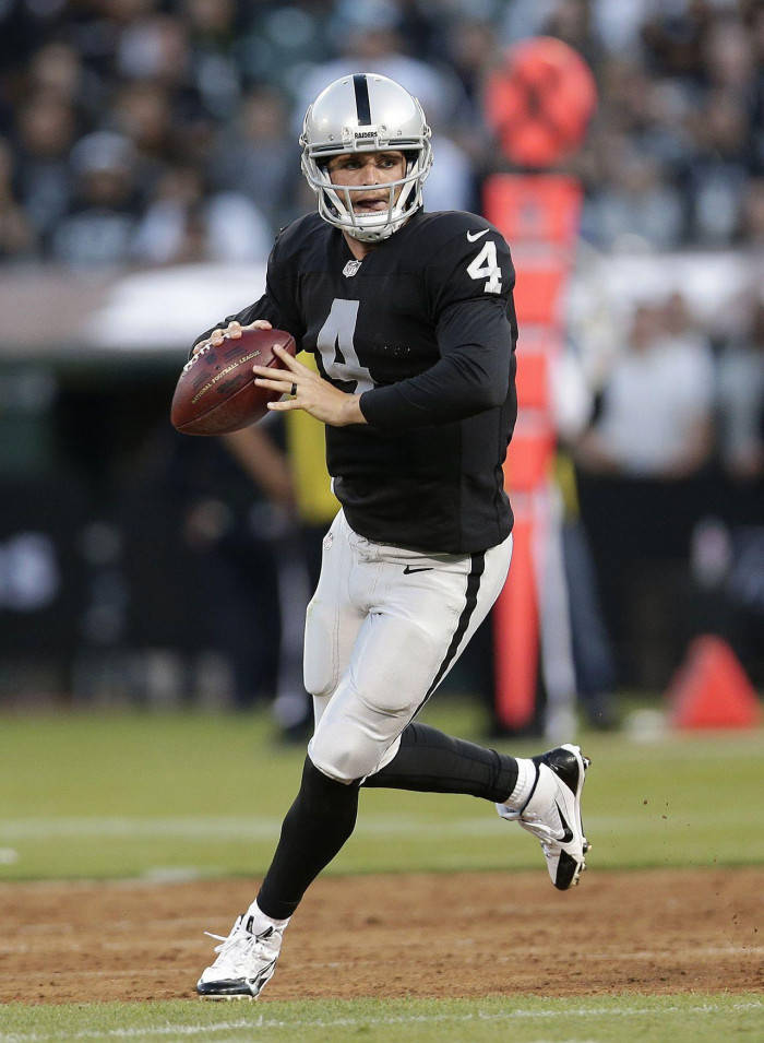 Derek Carr Mid-run Wallpaper