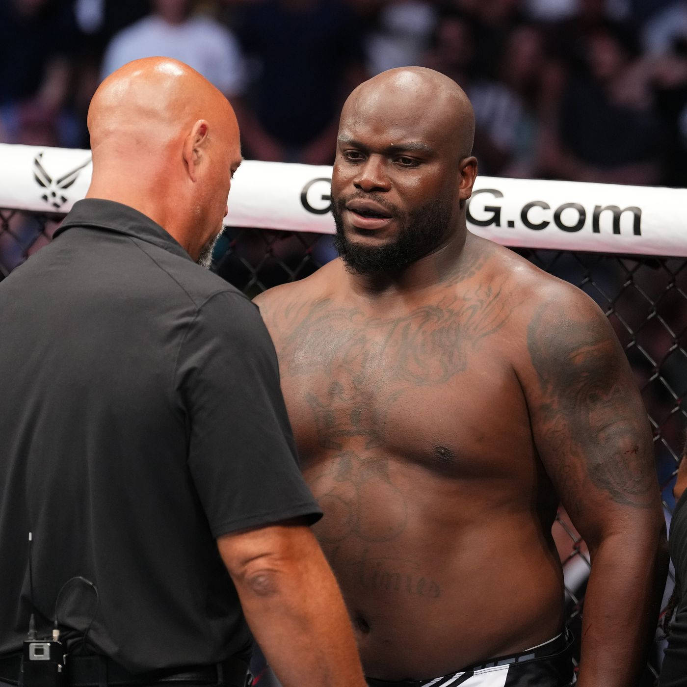 Derrick Lewis Talking To Referee Wallpaper