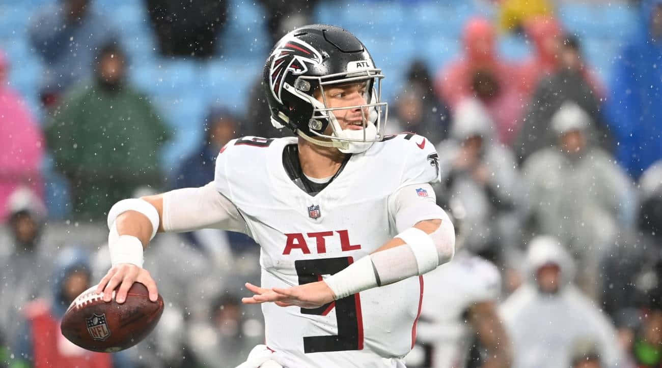 Desmond Ridder Atlanta Falcons Quarterback Action Wallpaper