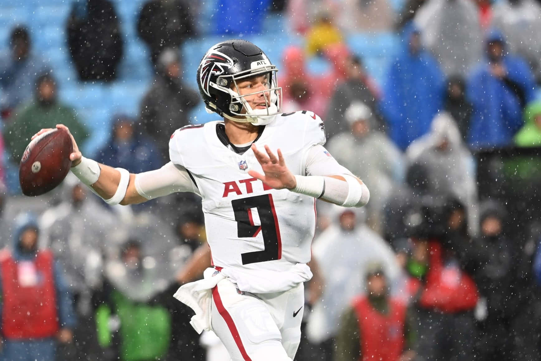 Desmond Ridder Atlanta Falcons Quarterback Action Wallpaper