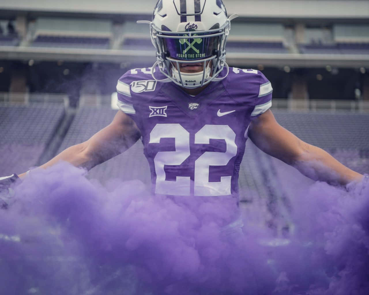 Deuce Vaughn Kansas State Football Player Wallpaper