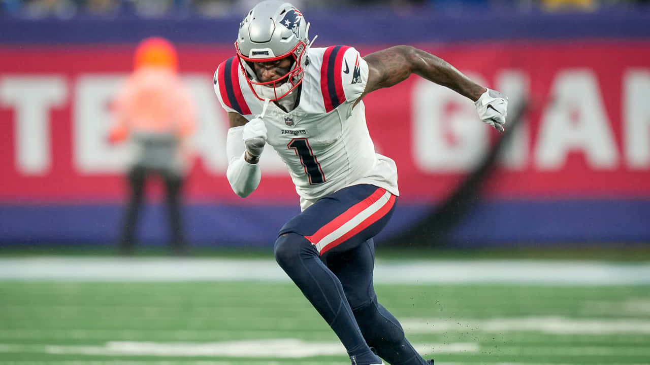 Devante Parker In Action New England Patriots Wallpaper