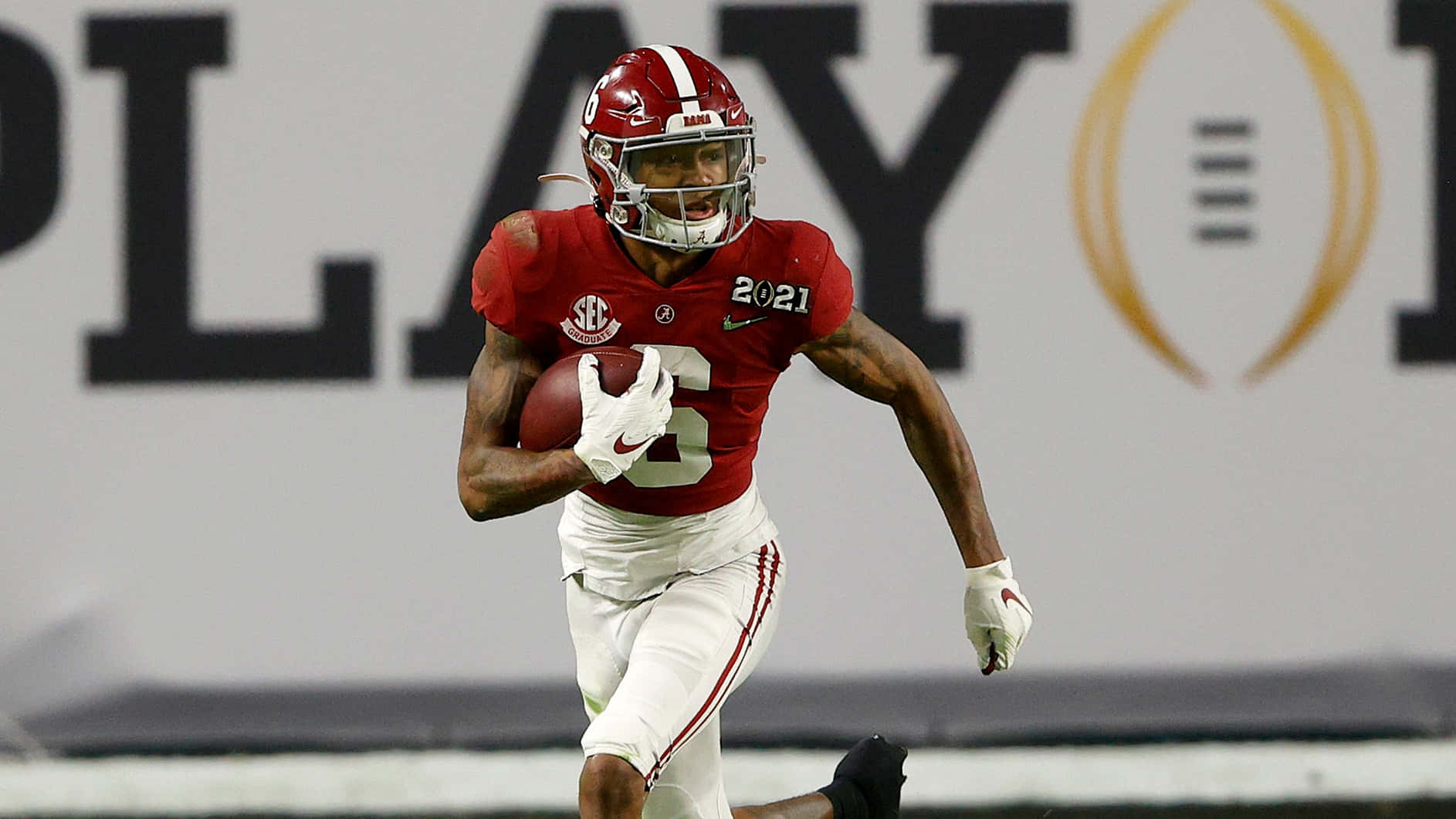 Devonta Smith In Action2021 Wallpaper