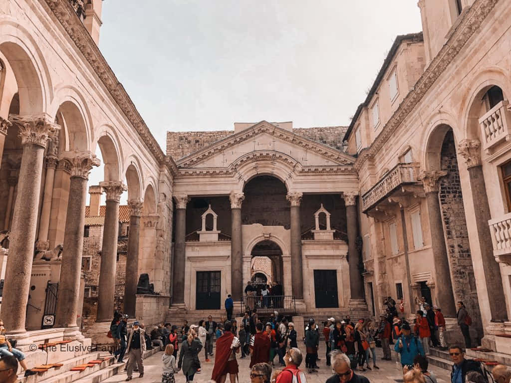 Diocletians Palace Full Of People Wallpaper