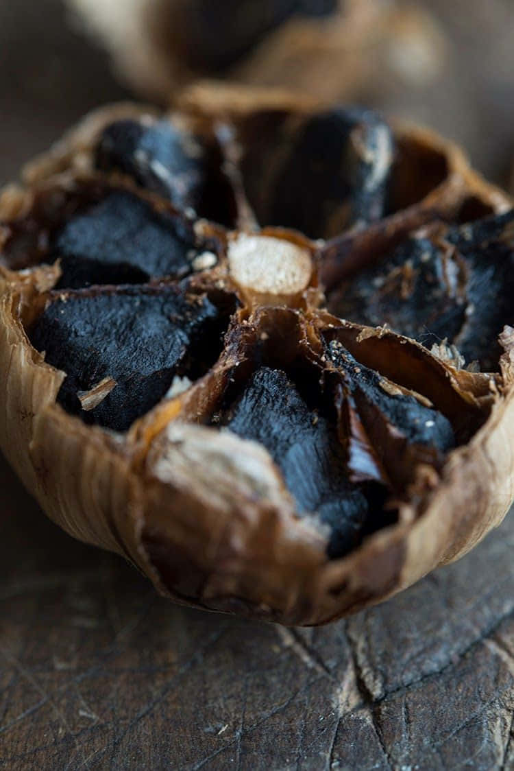 Discover The Delightful, Sweet And Savory Flavor Of Black Garlic. Wallpaper