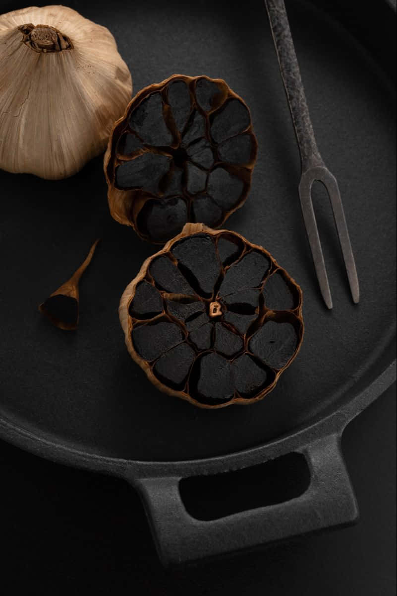 Discover The Unique Flavor Of Black Garlic Wallpaper