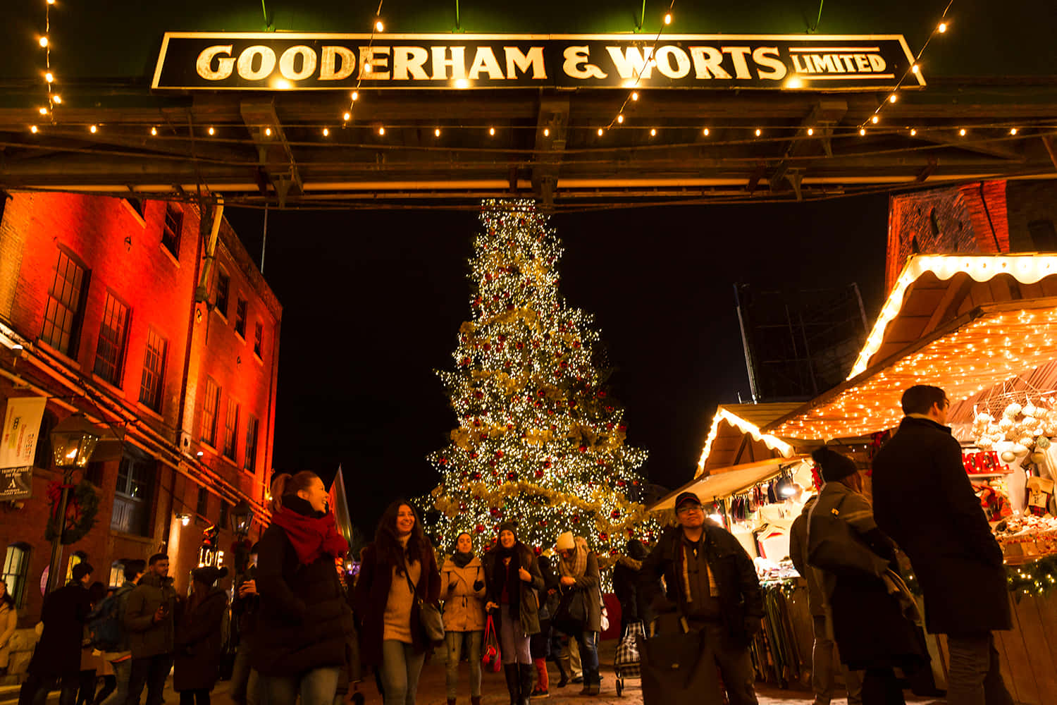 Distillery District Christmas Market Toronto Wallpaper