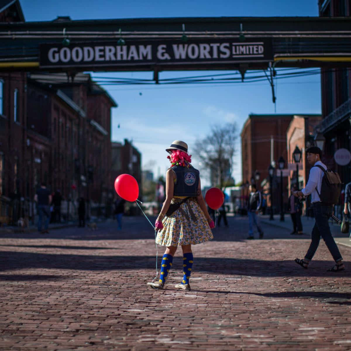 Distillery District Street Performer With Balloon Wallpaper